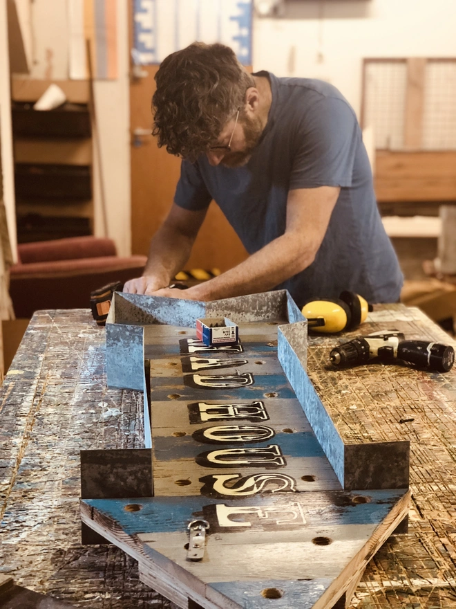 Making Mad House Light up sign 