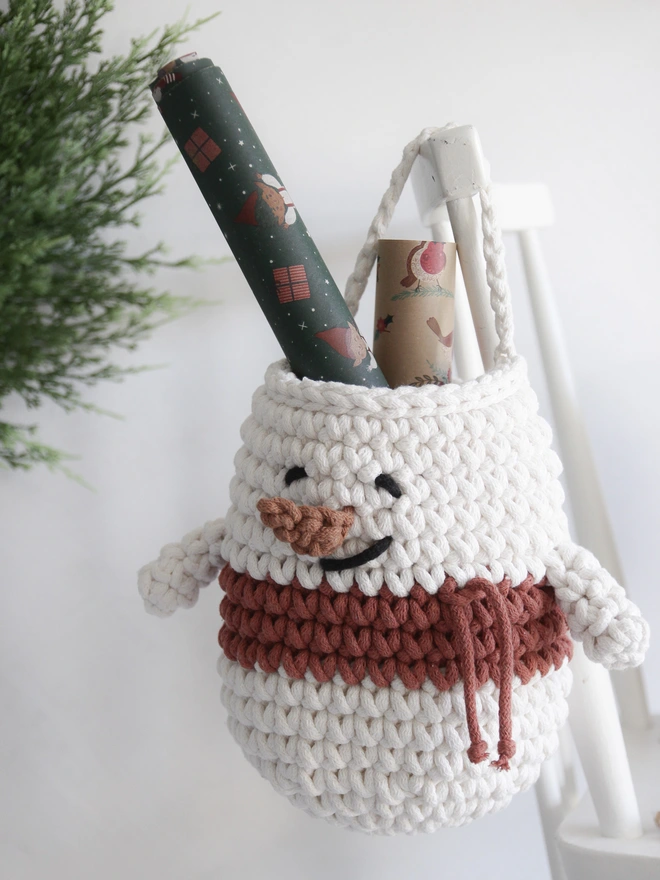 christmas crochet basket snowman