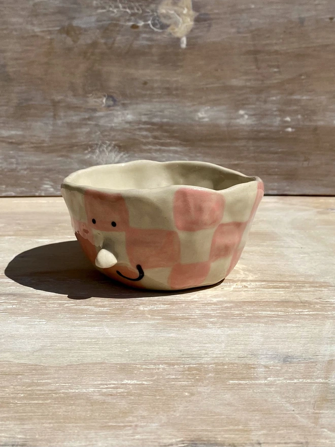 rose checkerboard ceramic pot - angle