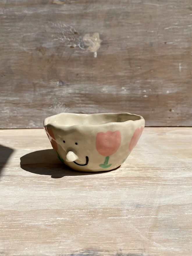 tulip ceramic pot - angle