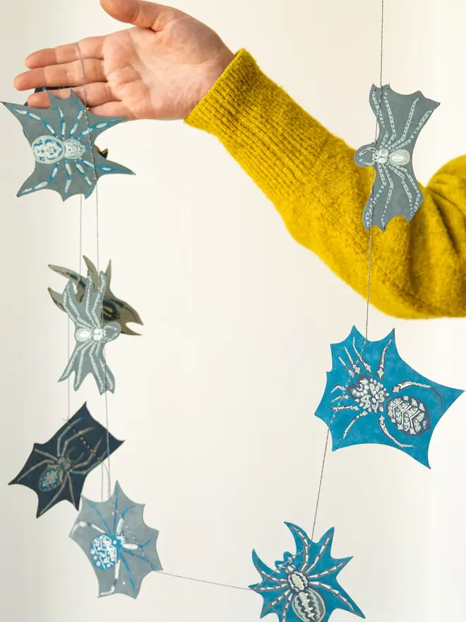 Creeping Spider Sewn Garland (Set Of 6)