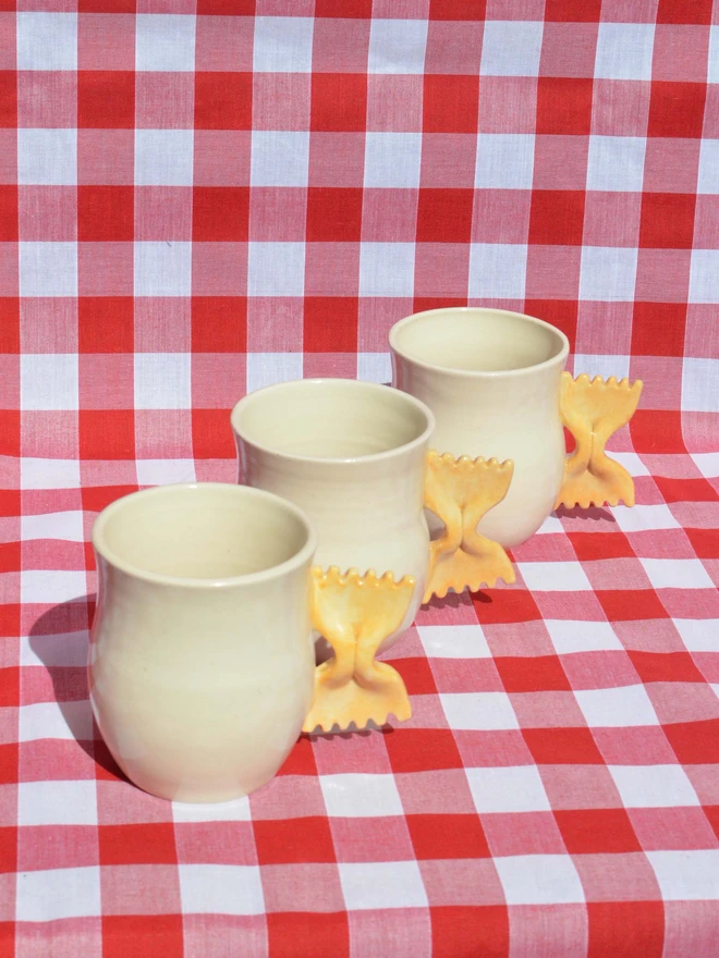 Farfalle pasta mug - hourglass