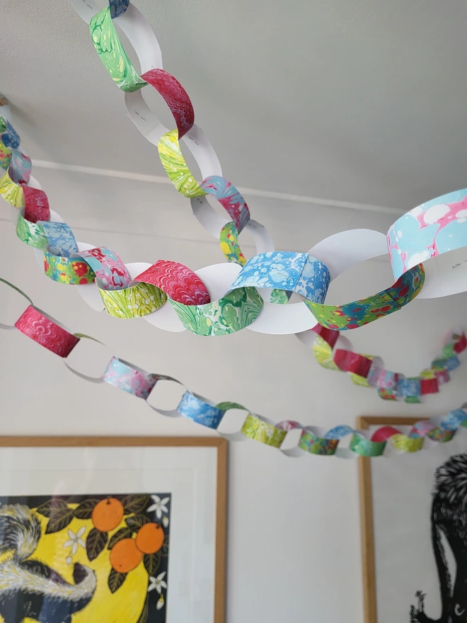 Marbled paper chains