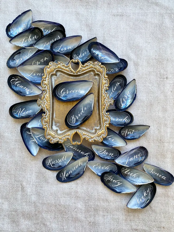 Mussel shell place names with white calligraphy