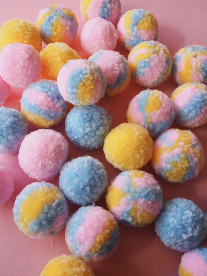 Super Chunky Pom Pom Garland kit