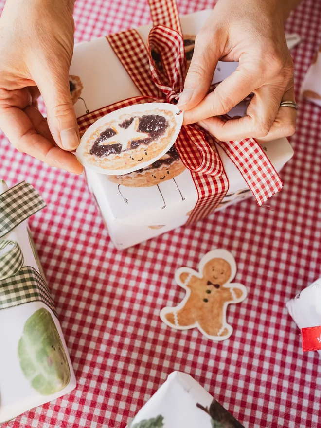 Mince Pie Gift Tag and Gift Wrap 