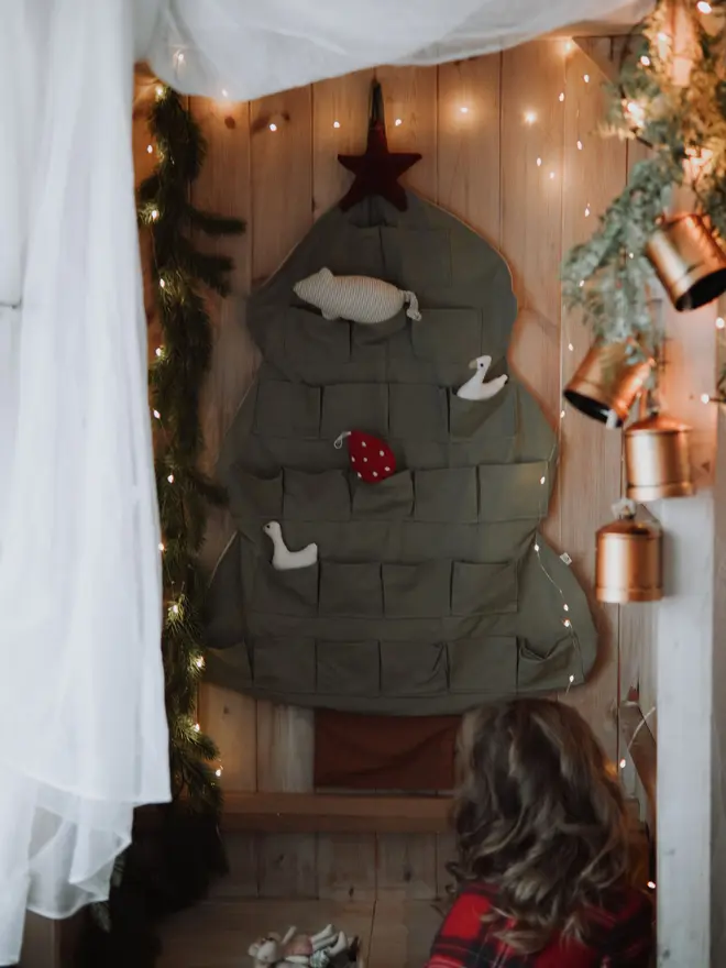 Green fabric advent calendar with numbered pockets for Christmas Christmas countdown calendar with 24 pockets and tree design