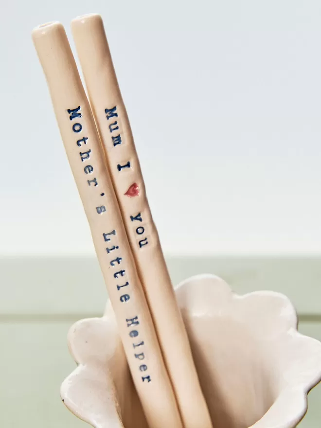 Ceramic Drinking straws with the words 'Mum I (heart symbol) You'. Perfect for a Mothers Day Gift.