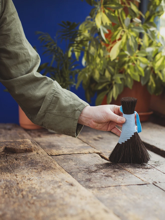 Handmade arenga brush - light blue