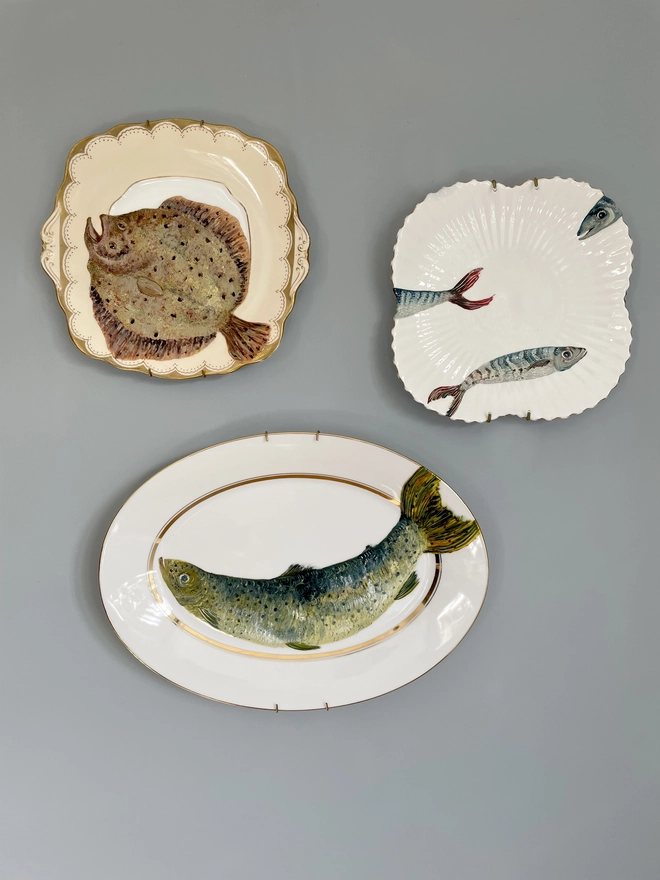 3 fishy plates on wall display