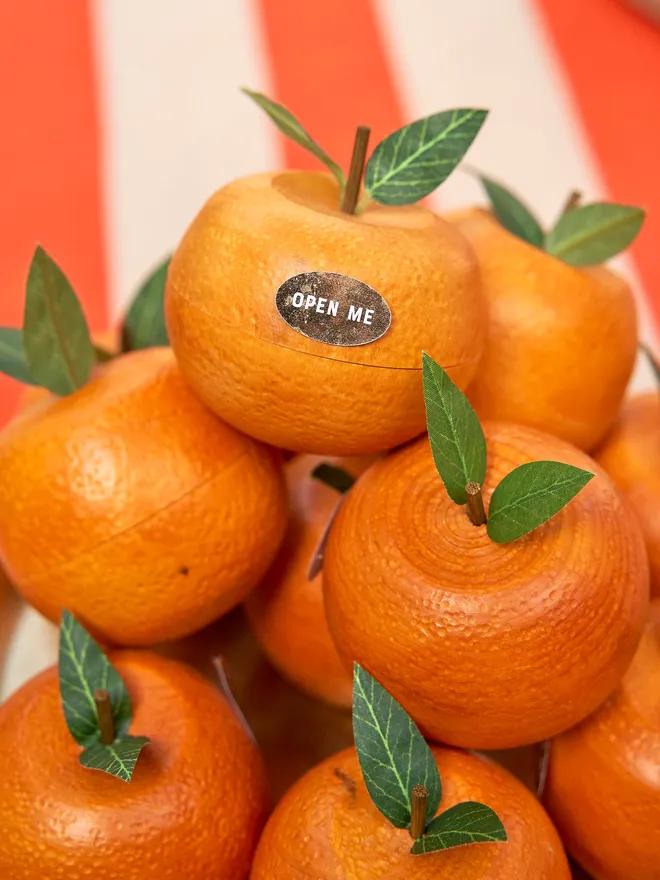 Wooden secret centre Christmas clementine