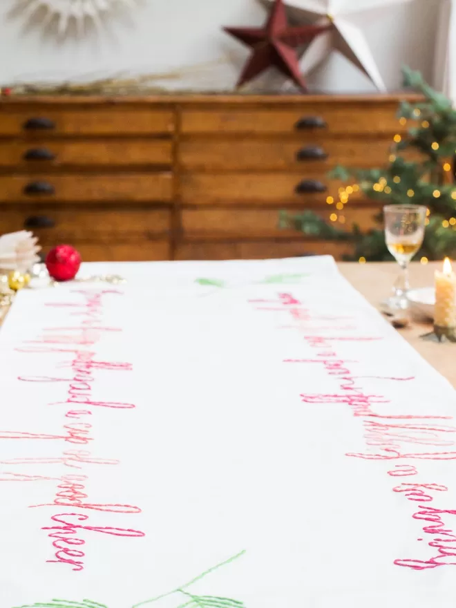 Make your own Christmas table runner kit