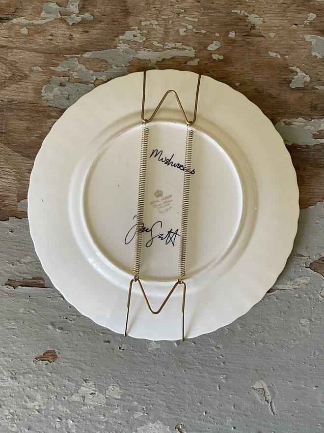 plate hanger on back of mushroom plate