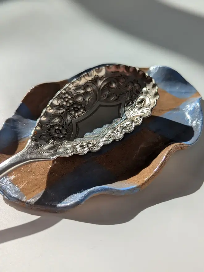 Check Wavy Spoon Rest