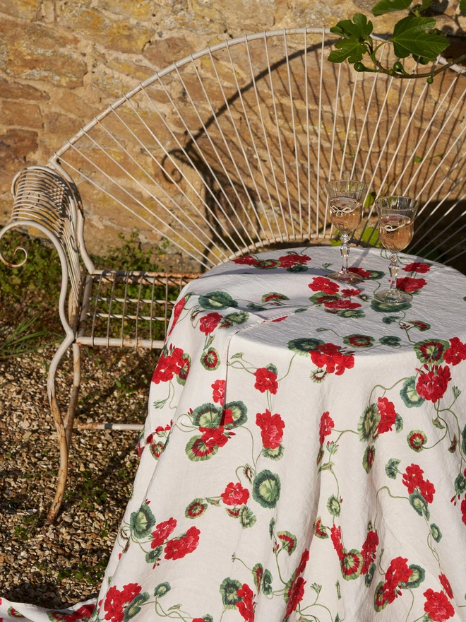 Tablecloth printed with geraniums