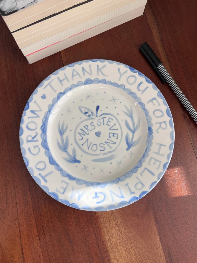 Small plate teacher-gift in blue and white and personalised with your teacher's name.