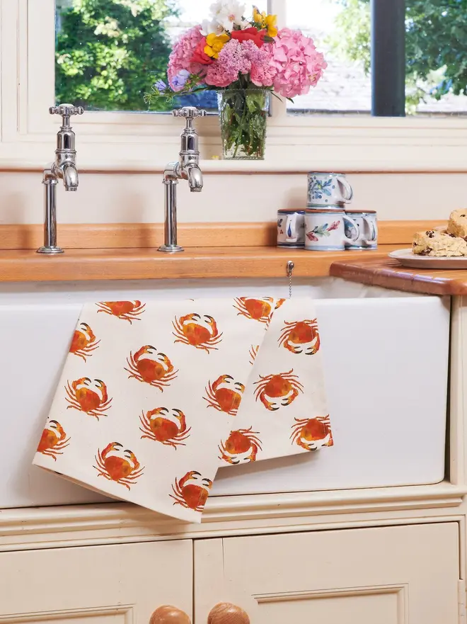 CRAB TEA TOWEL LIFESTYLE SHOT