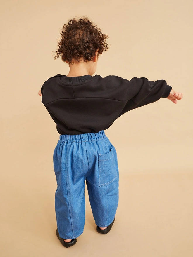 oversized cool kids trousers part of matching coord set by studio koter. started by former COS childrenswear pair in the UK and produced sustainably