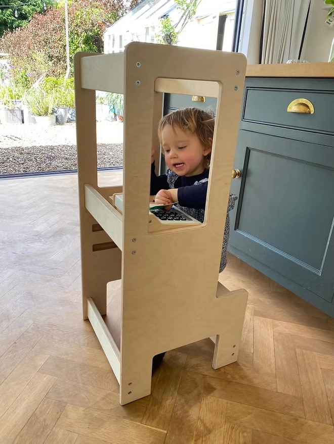 Scalloped Helper Bear Adjustable Play Tower