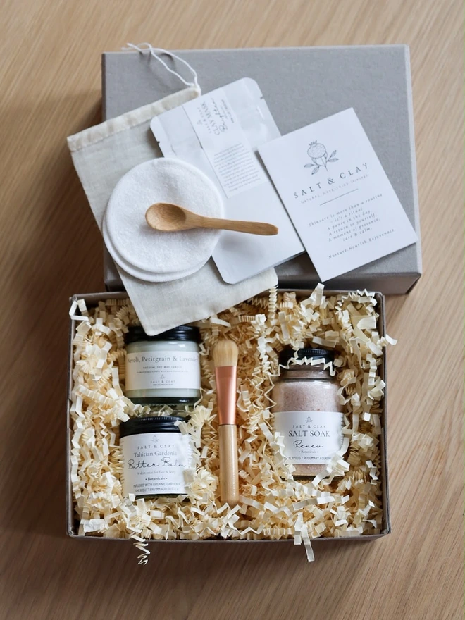 The Home Spa Gift set from SALT & CLAY. A six part Gift Set. Skincare and body products. 