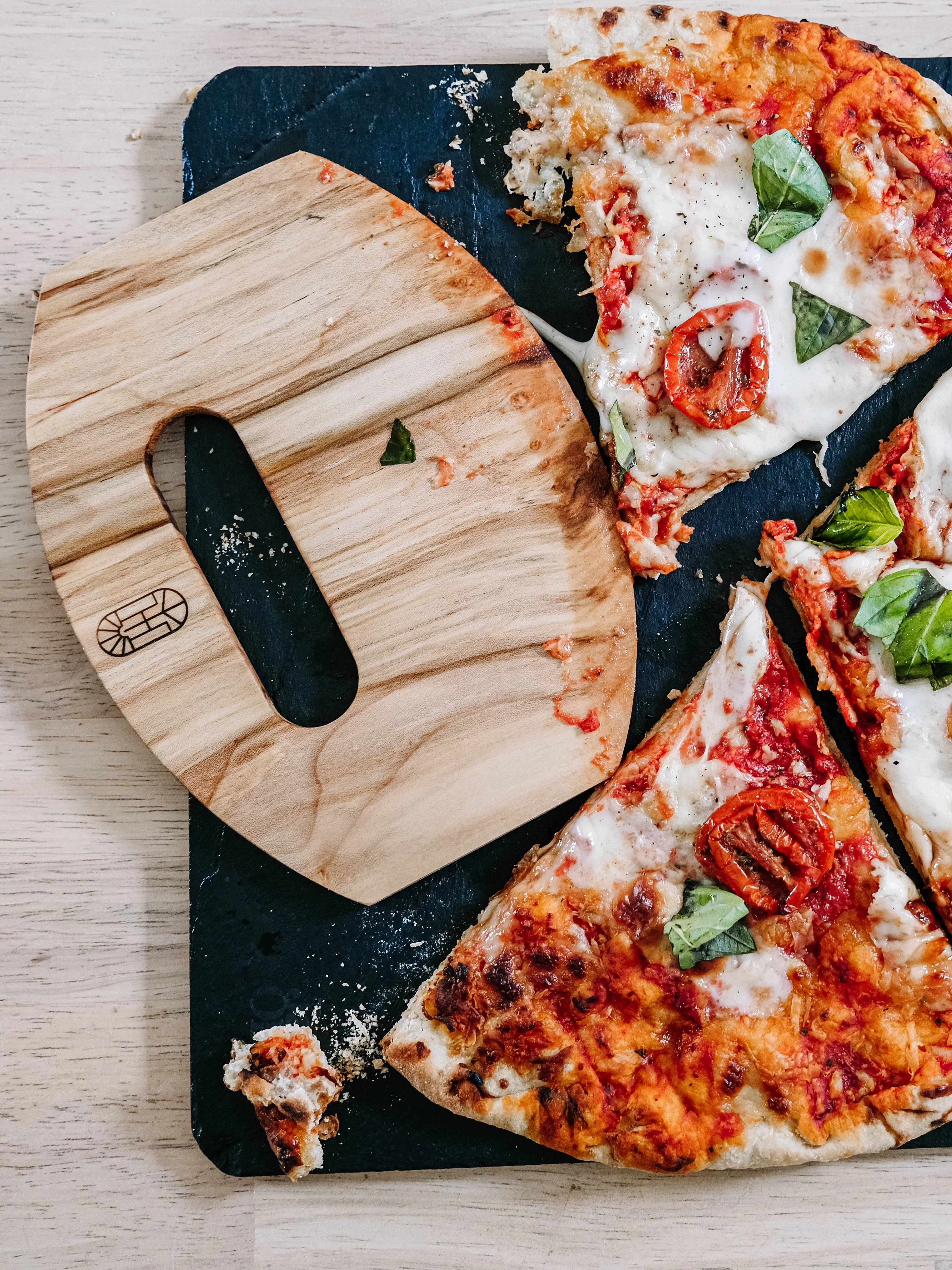 Sycamore pizza cutter