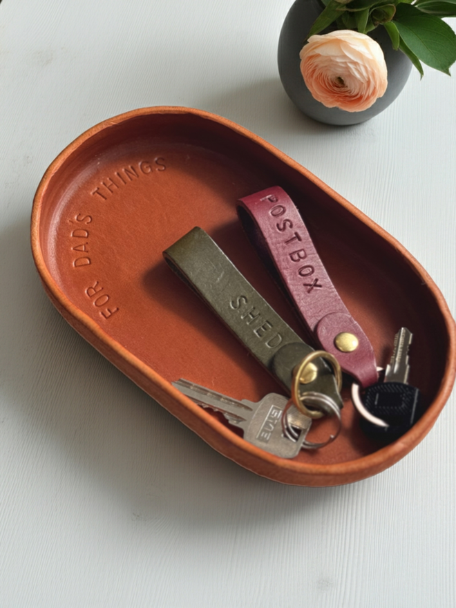 leather tray with keyrings