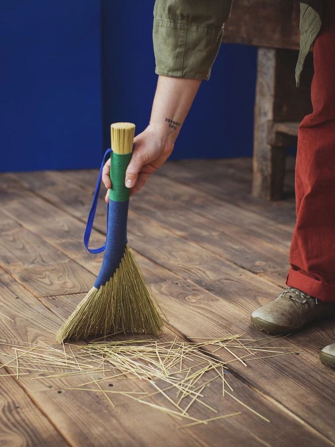 Broomcorn handbroom