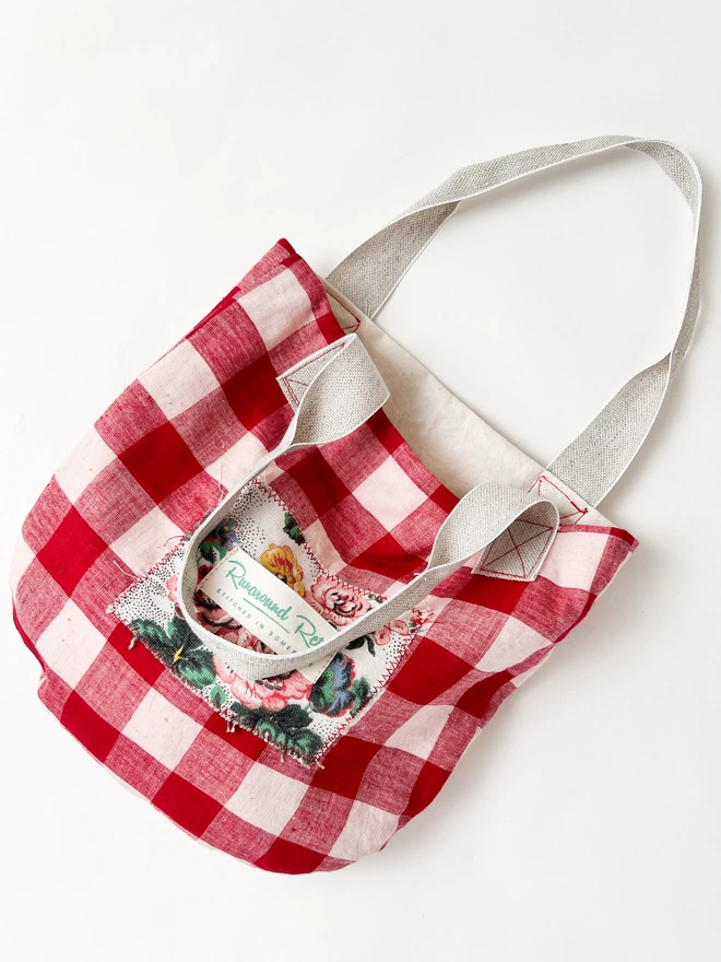 child bucket bag to show inside 