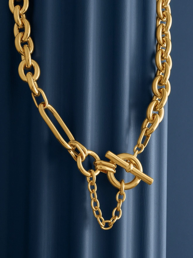 LOEL Chunky Gold T-Bar Chain Necklace