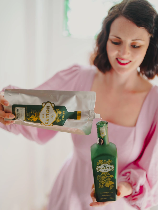 Holly refilling bottle with refill pouch