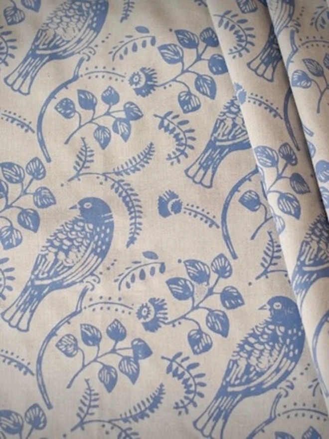 Tuvi Patterned Paint Roller, a floral blue and white pattern. 