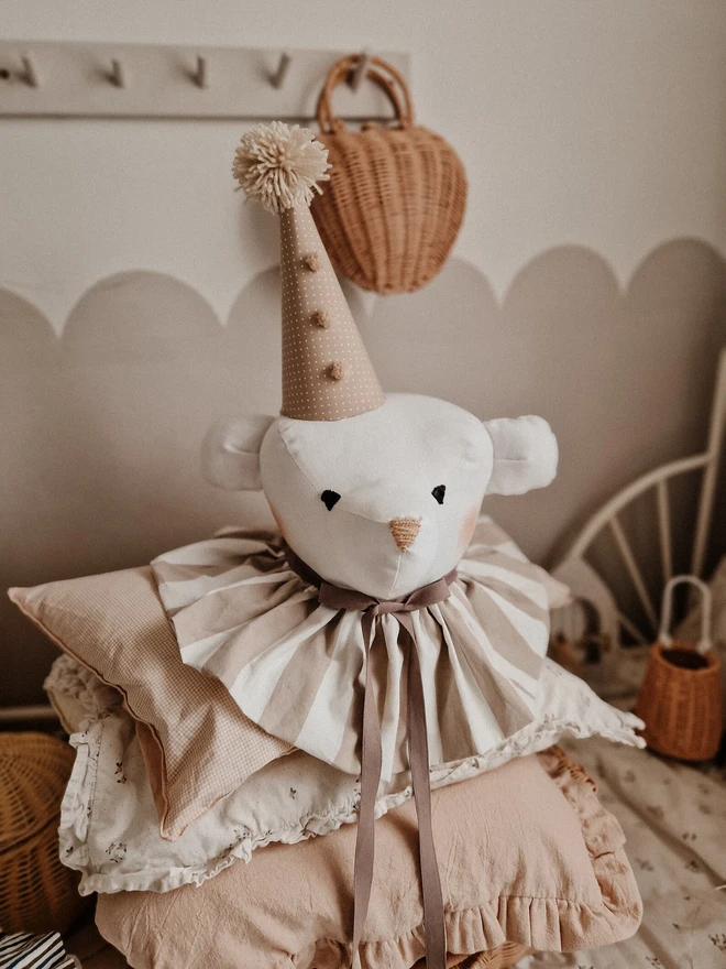 Bear Head Nursery Decoration, a bear decoration sitting against a wall in a child's decorated bedroom. 