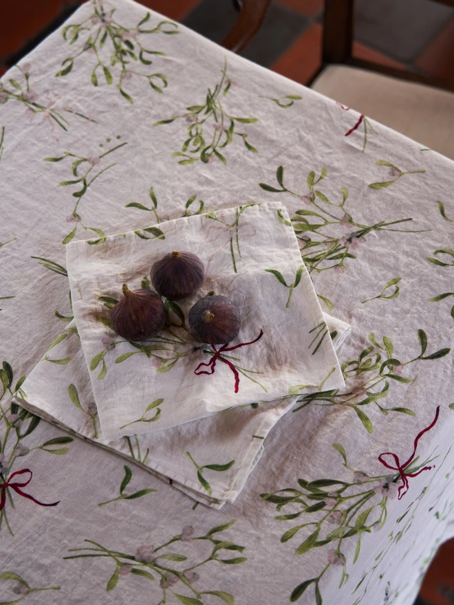 Mistletoe linen napkin