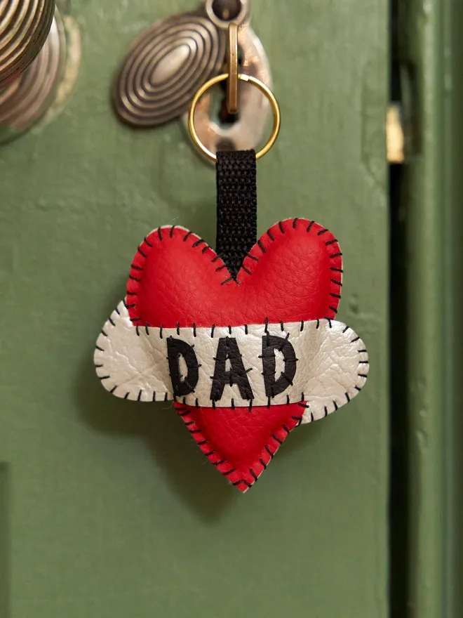 Dad red heart keyring 