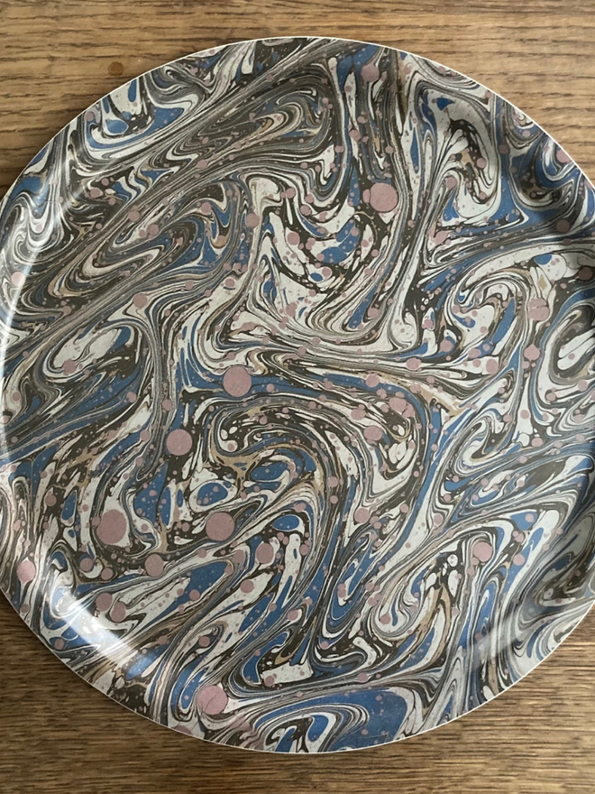 Round Tray. A grey, marbled round tray.