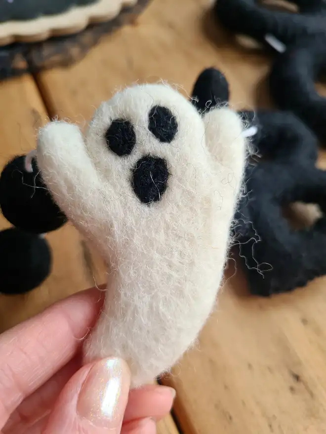 'Boo' Felt Halloween Garland