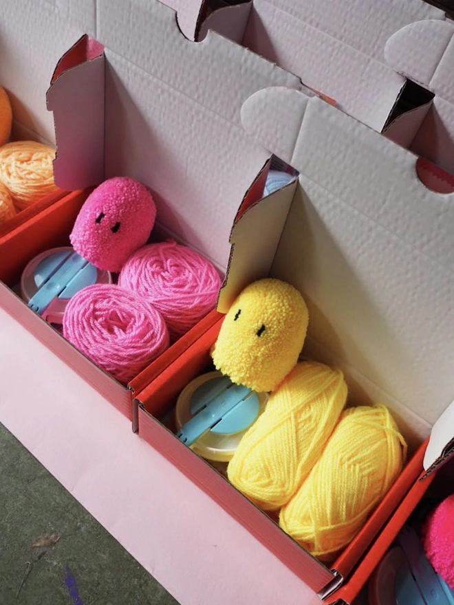 Ghost Pom Pom DIY Kit 