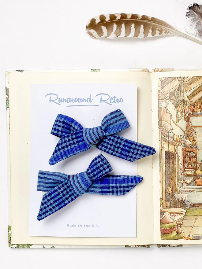 Hair Bows set of Two for girls by ruanround retro