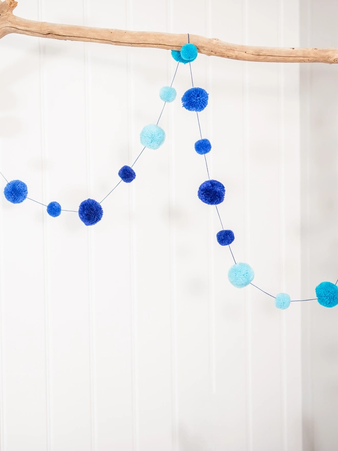 pom pom garland blues