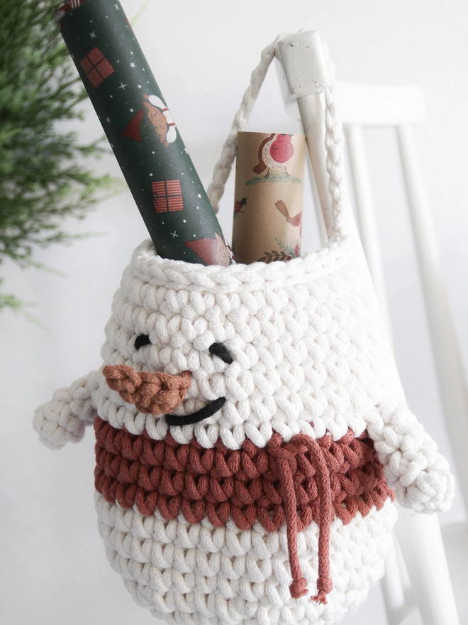 crochet snowman hanging basket