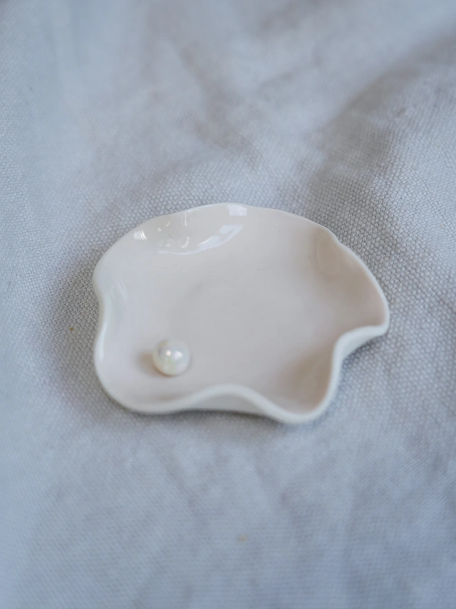 porcelain pink wave pearl dish