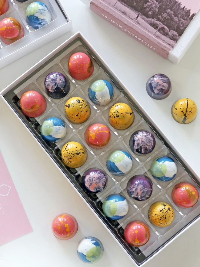 The boxes are available in sizes of 4, 6, 12 or 18.