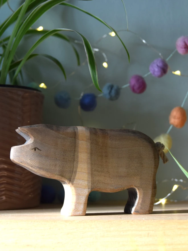 Wooden Saddleback Pig