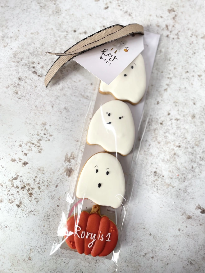 Halloweeen ghosts biscuits 
