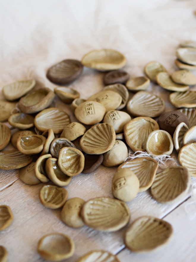 stoneware sea shell trinkets