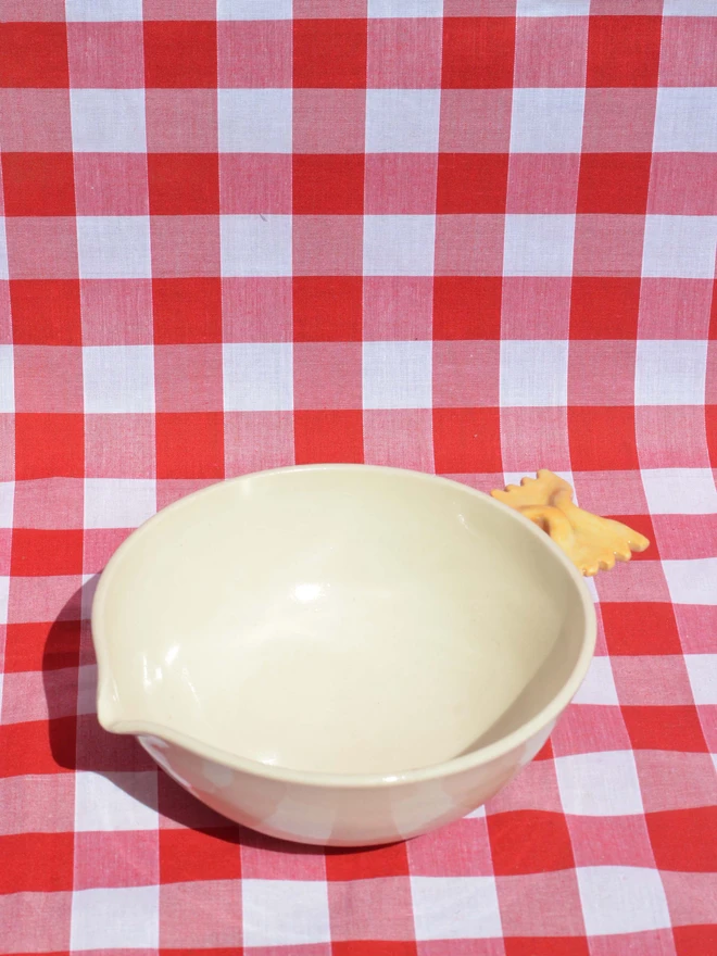 Farfalle pasta mixing bowl with spout