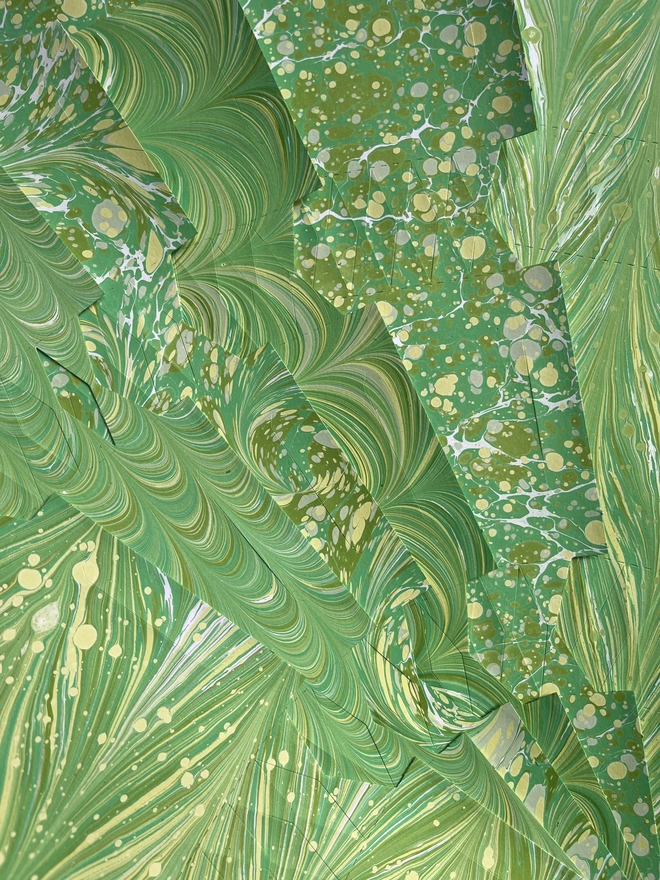 Hand-marbled green luxury Christmas crackers
