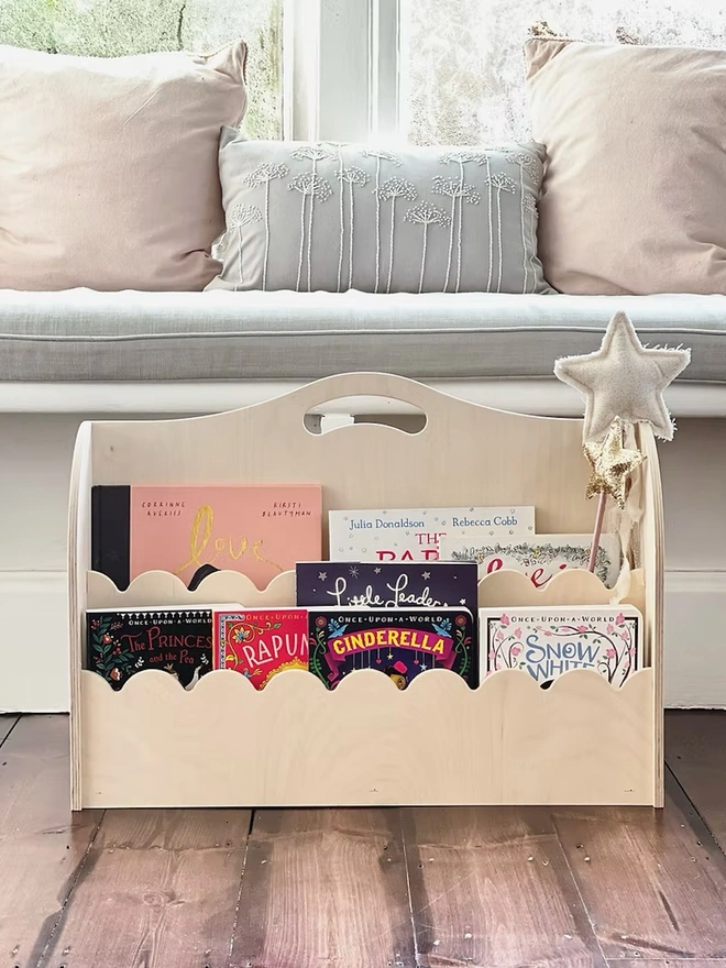 Jude Scalloped Montessori Portable Library Bookcase