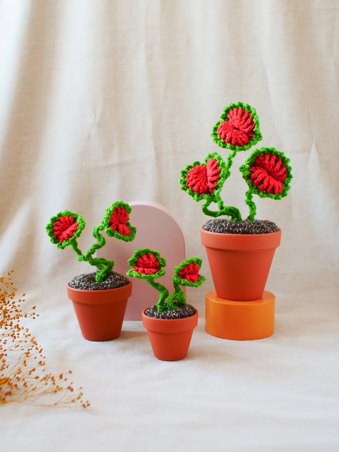 crochet Venus Flytrap in terracotta pot