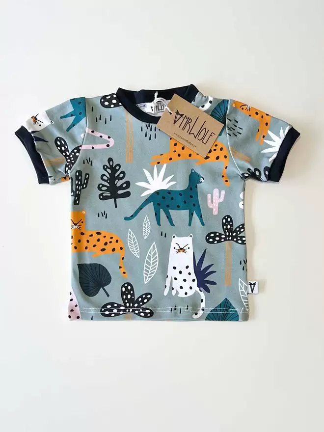 fun baby T-shirt with leopards